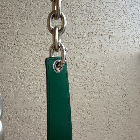 BOTTEGA VENETA
Green Leather Pouch Chain Belt Bag - Picture 9 of 11